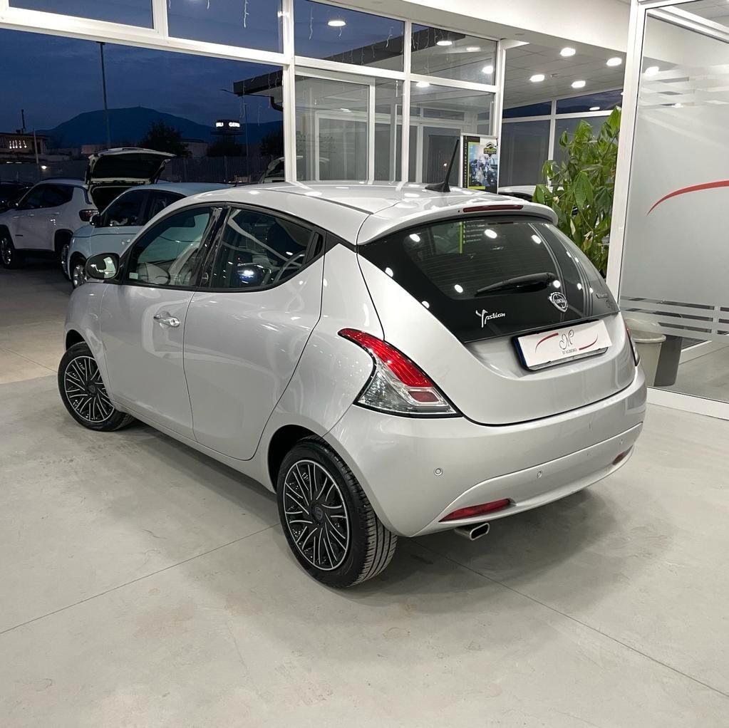 Lancia Ypsilon 1.0 FireFly 5 porte S&S Hybrid Ecochic Gold