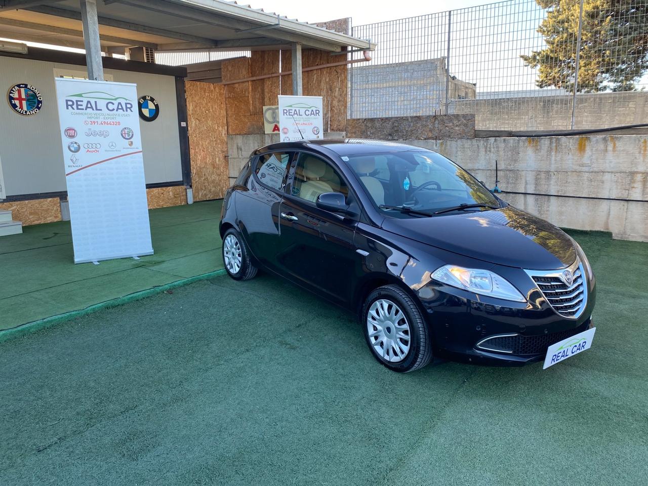 Lancia Ypsilon 1.2 benzina 5 Posti Neopatentati