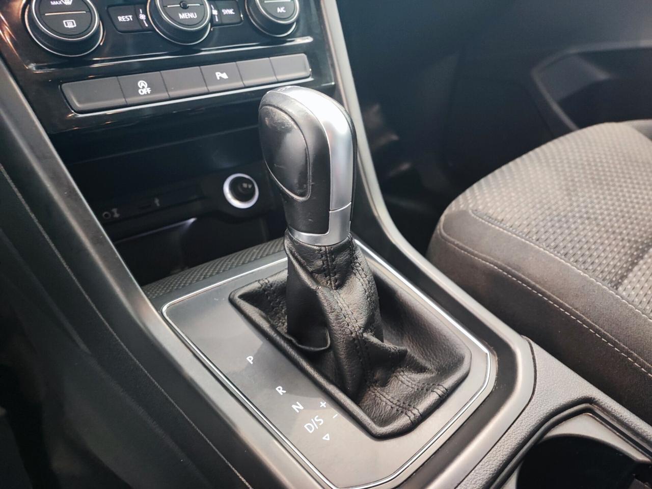 Volkswagen Touran 2.0 TDI SCR DSG 7 POSTI