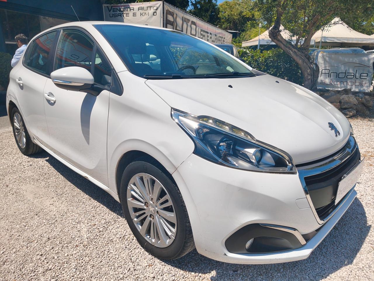 Peugeot 208 1200 5 porte Allure solo 85000km 24