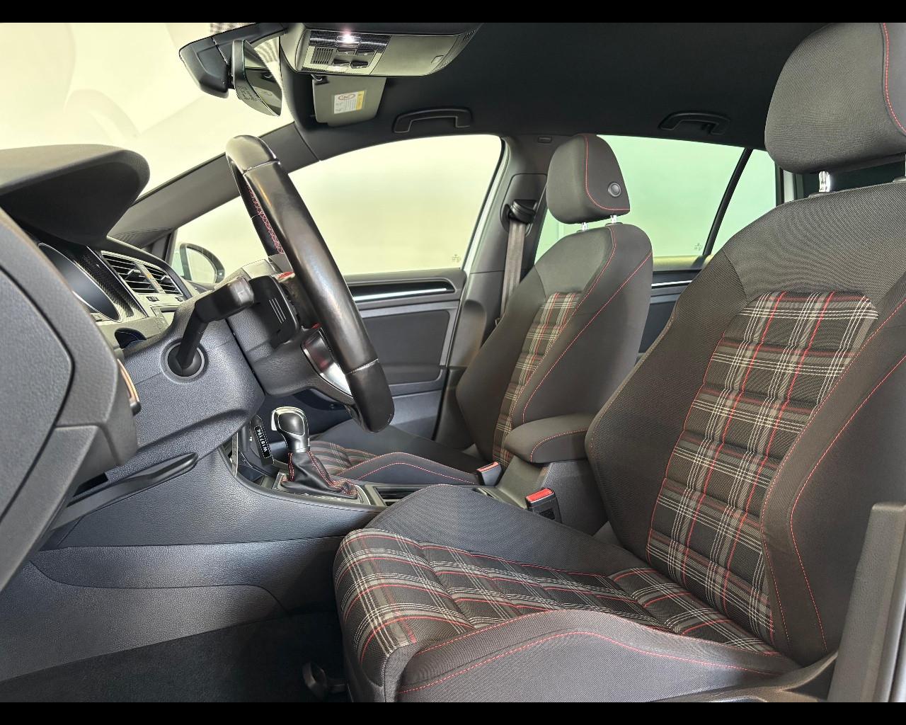 VOLKSWAGEN GOLF GTI PERFORMANCE DSG