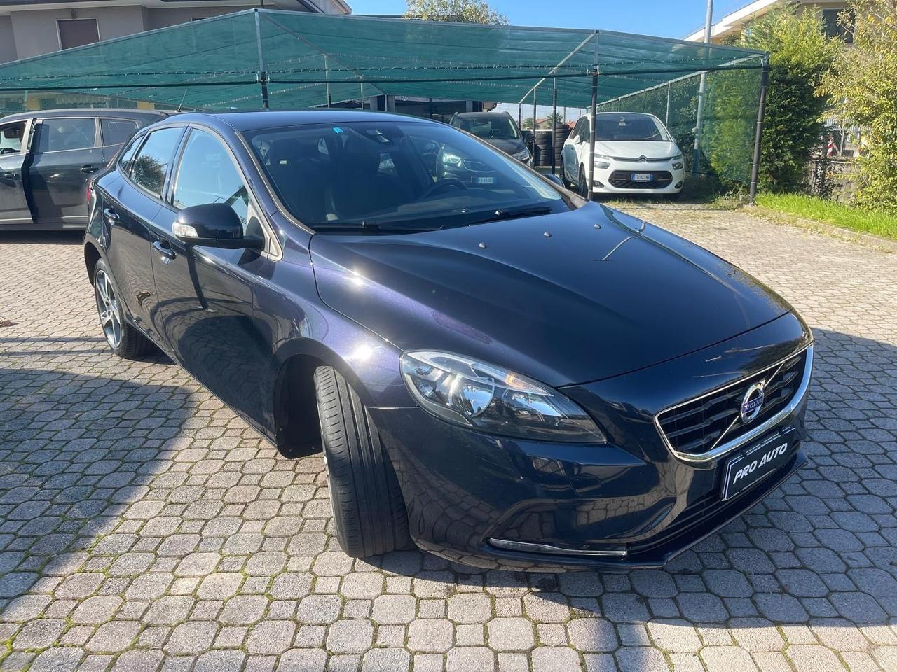 Volvo V40 D2 Geartronic R-design Momentum