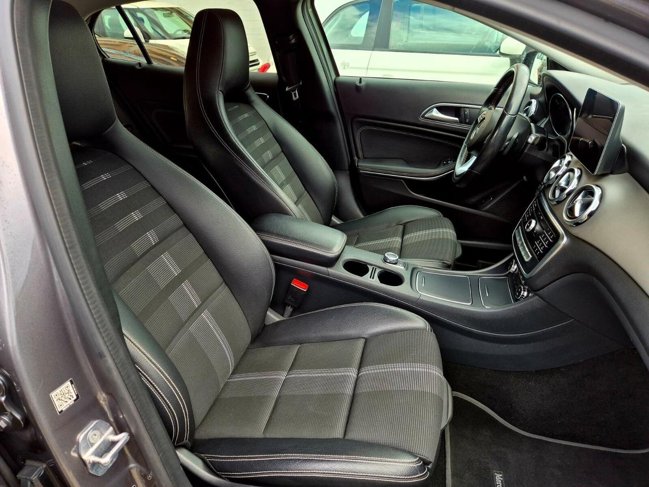 Mercedes-benz GLA 200d Premium Night Edition Automatic