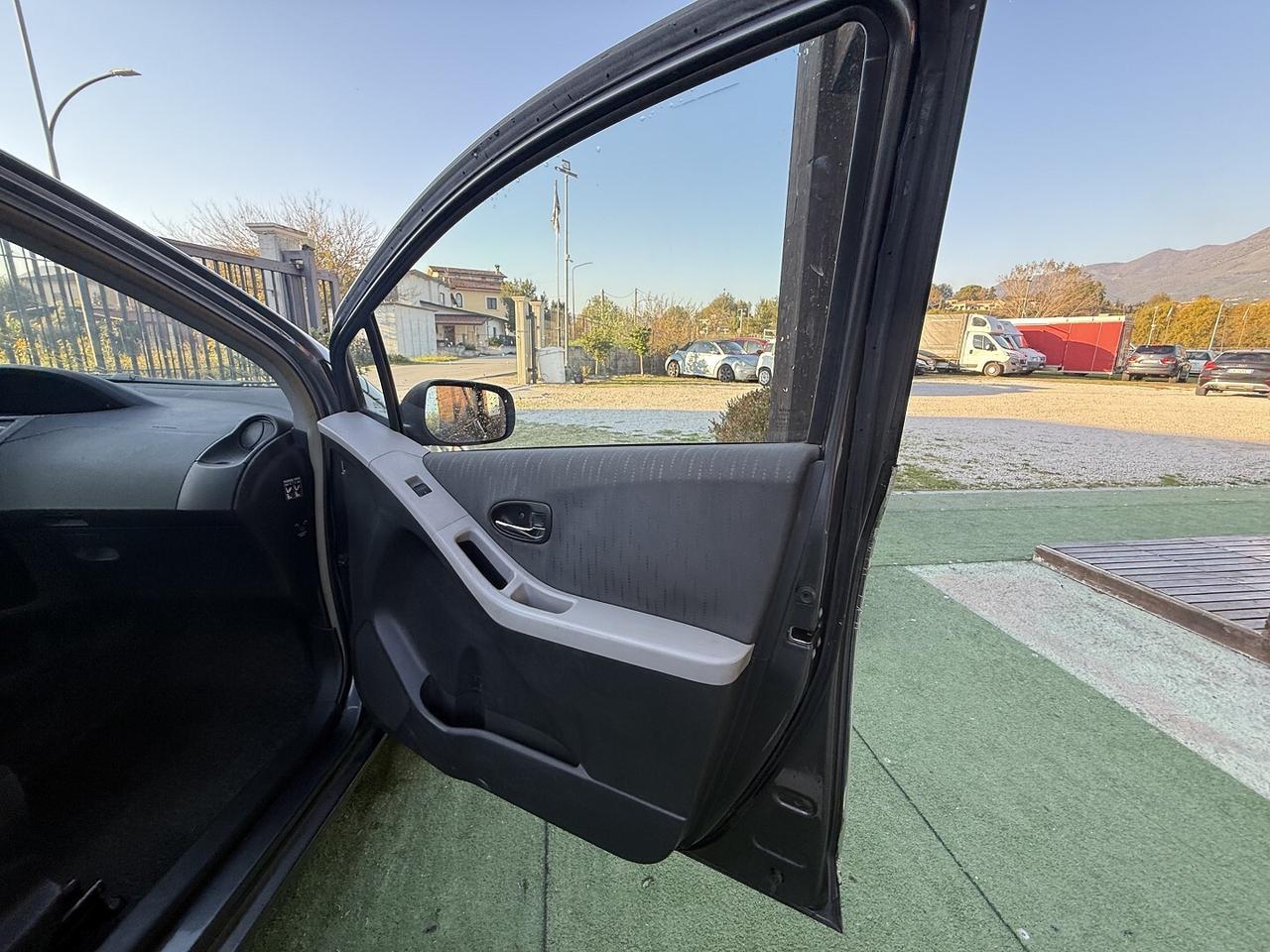 TOYOTA YARIS 2" SERIE