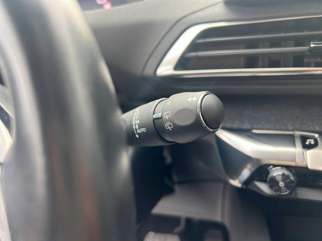 Peugeot 3008 II 1.5 bluehdi Allure Pack 130cv AUTOM CON CARPLAY