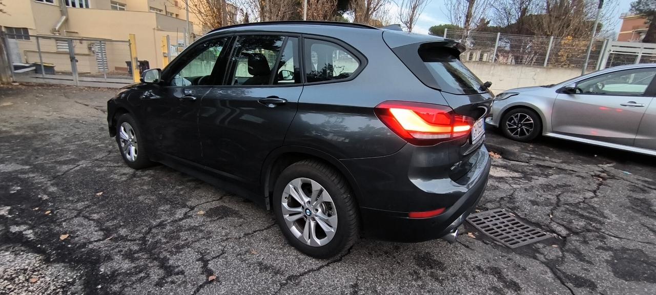 BMW X1 auto incidentata