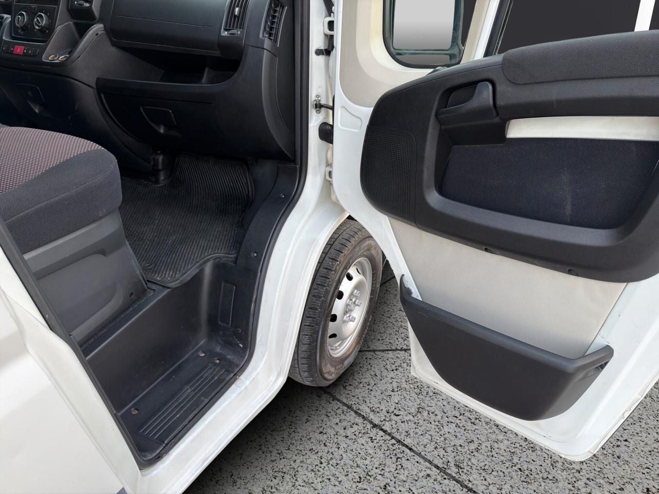 Fiat Ducato 2.3 MJT 130CV Furgone Vetrato 9 Posti