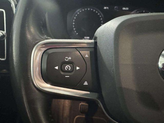VOLVO XC40 D3 MOMENTUM MANUALE