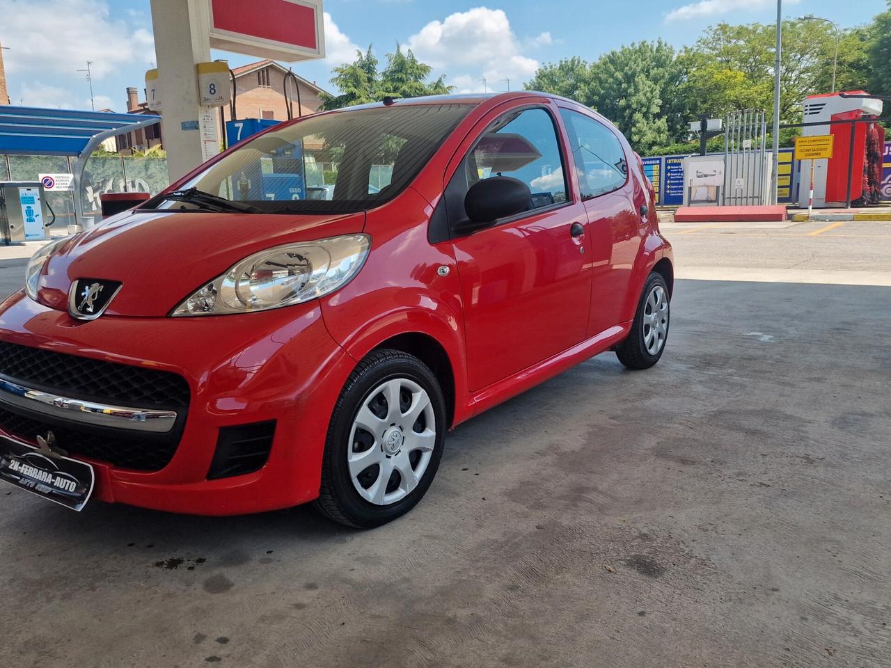 Peugeot 107 1.0 68CV 5p. Sweet Years 2Tronic