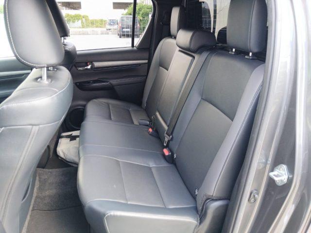 TOYOTA Hilux 2.8 D A/T 4WD 4 porte Double Cab Invincible N1