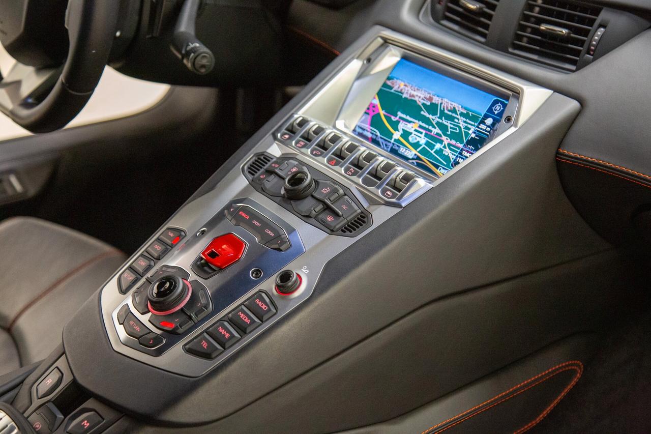 Lamborghini Aventador 6.5 V12 LP700-4