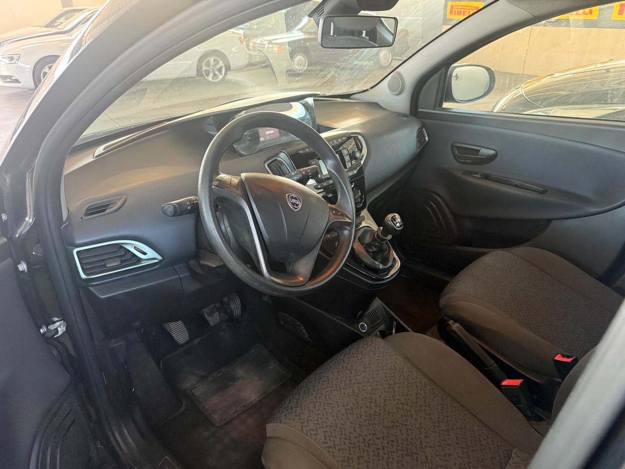 Lancia Ypsilon 1.0 FireFly 5 porte S&S Hybrid Oro