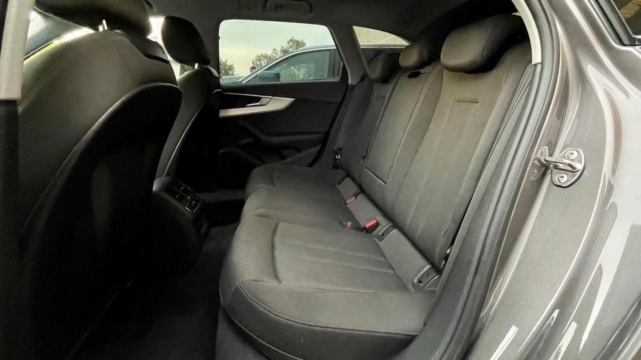 Audi A4 Avant 40 TDI S tronic line edition