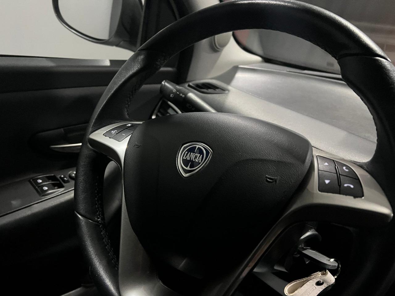Lancia Ypsilon 1.0 FireFly 5 porte S&S Hybrid Ecochic Gold