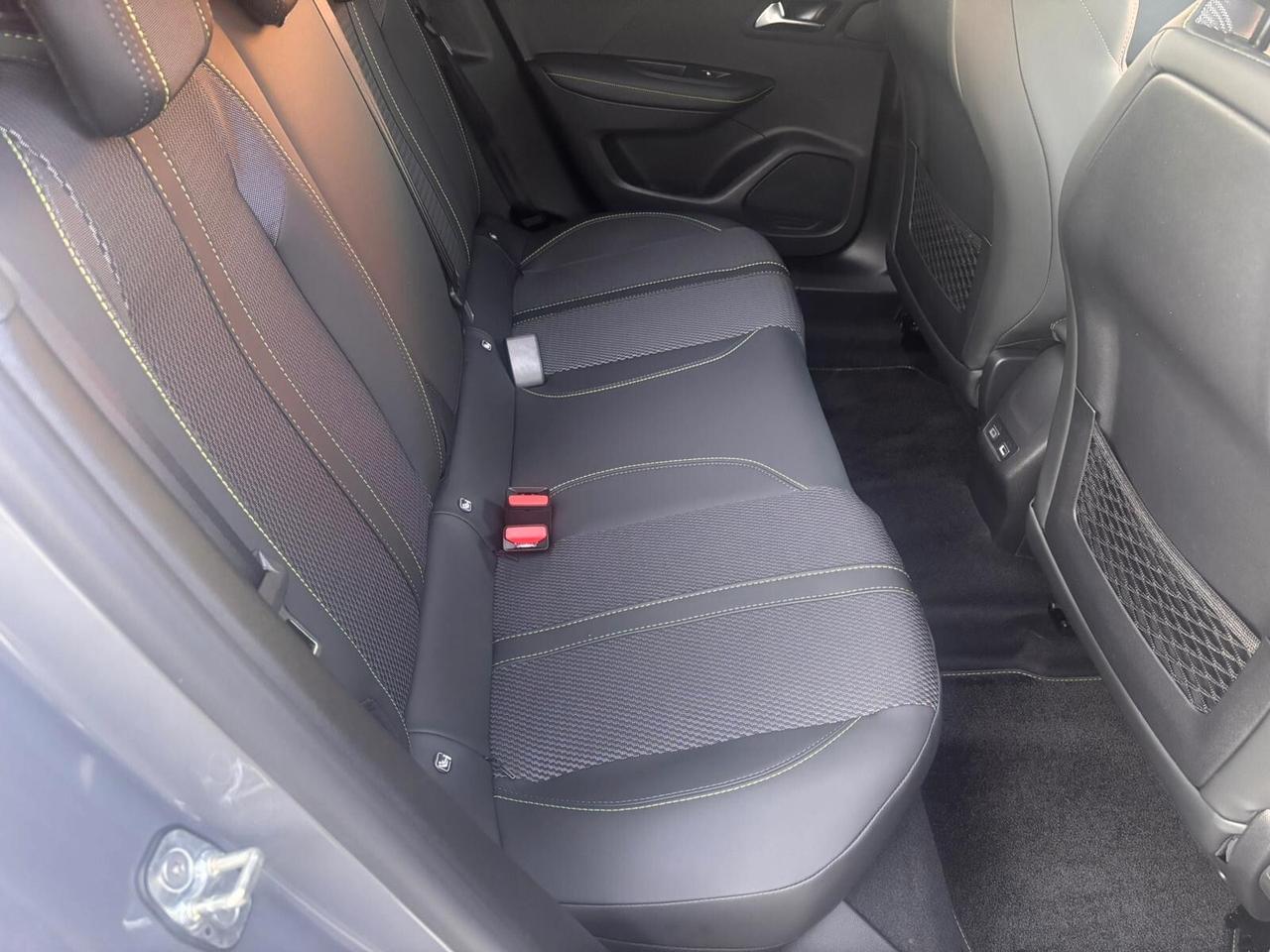 Peugeot 2008 Hybrid 145 e-DCS6 GT KM 0