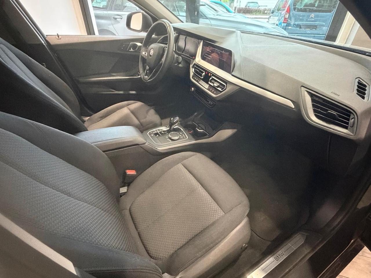 Bmw 118 118d 5p. Business Advantage