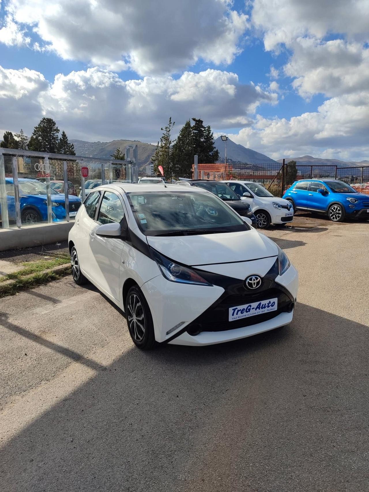Toyota Aygo 1.0 VVT-i 69 CV 5 porte x-play
