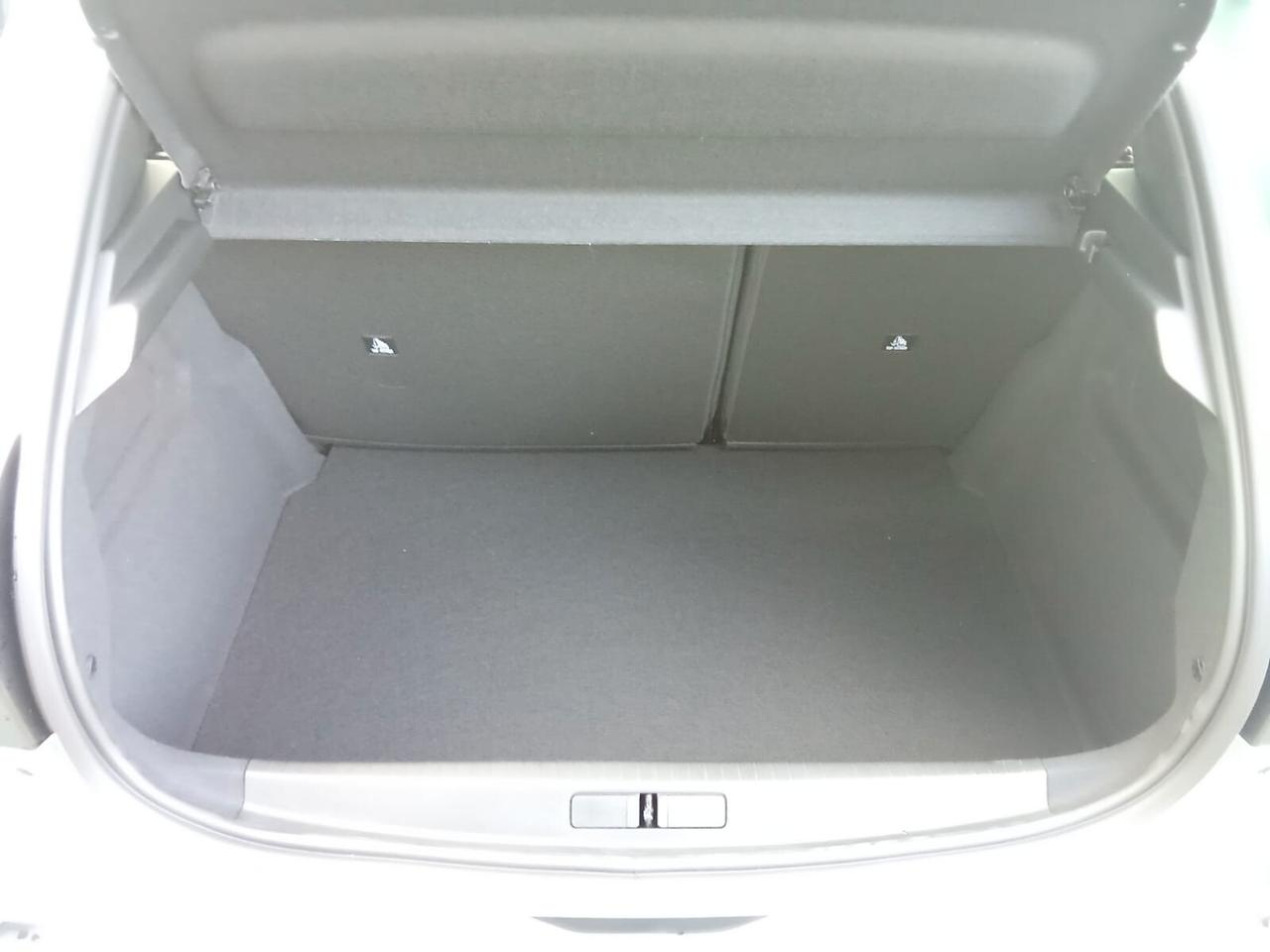 Lancia Ypsilon Hybrid e-DCT