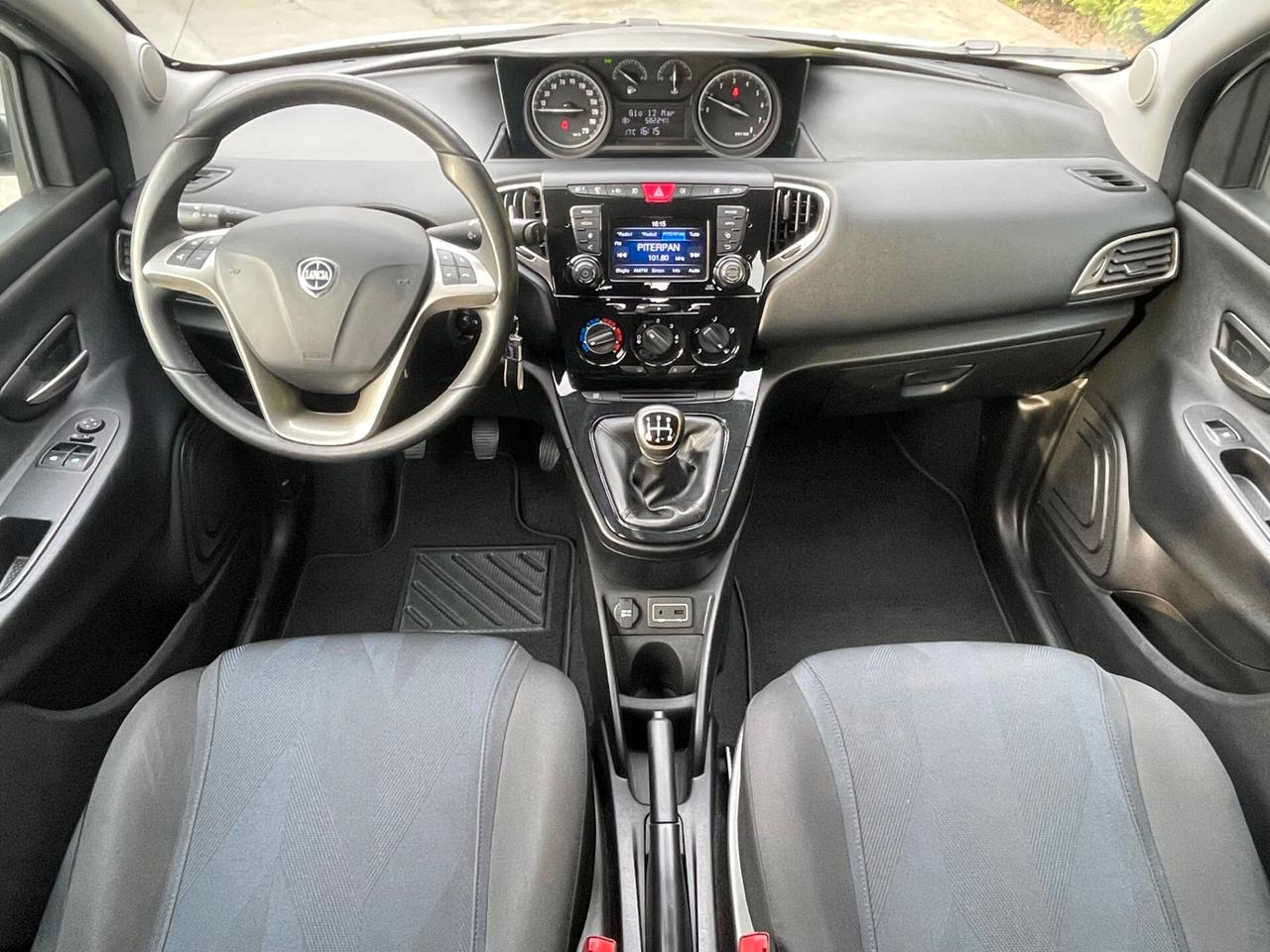 Lancia Ypsilon 1.2 69 CV 5 porte Gold