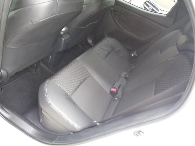 Toyota Yaris 1.5 Hybrid 5 porte Style BIANCO PERLATO TETTO NERO NAVIGAZIONE