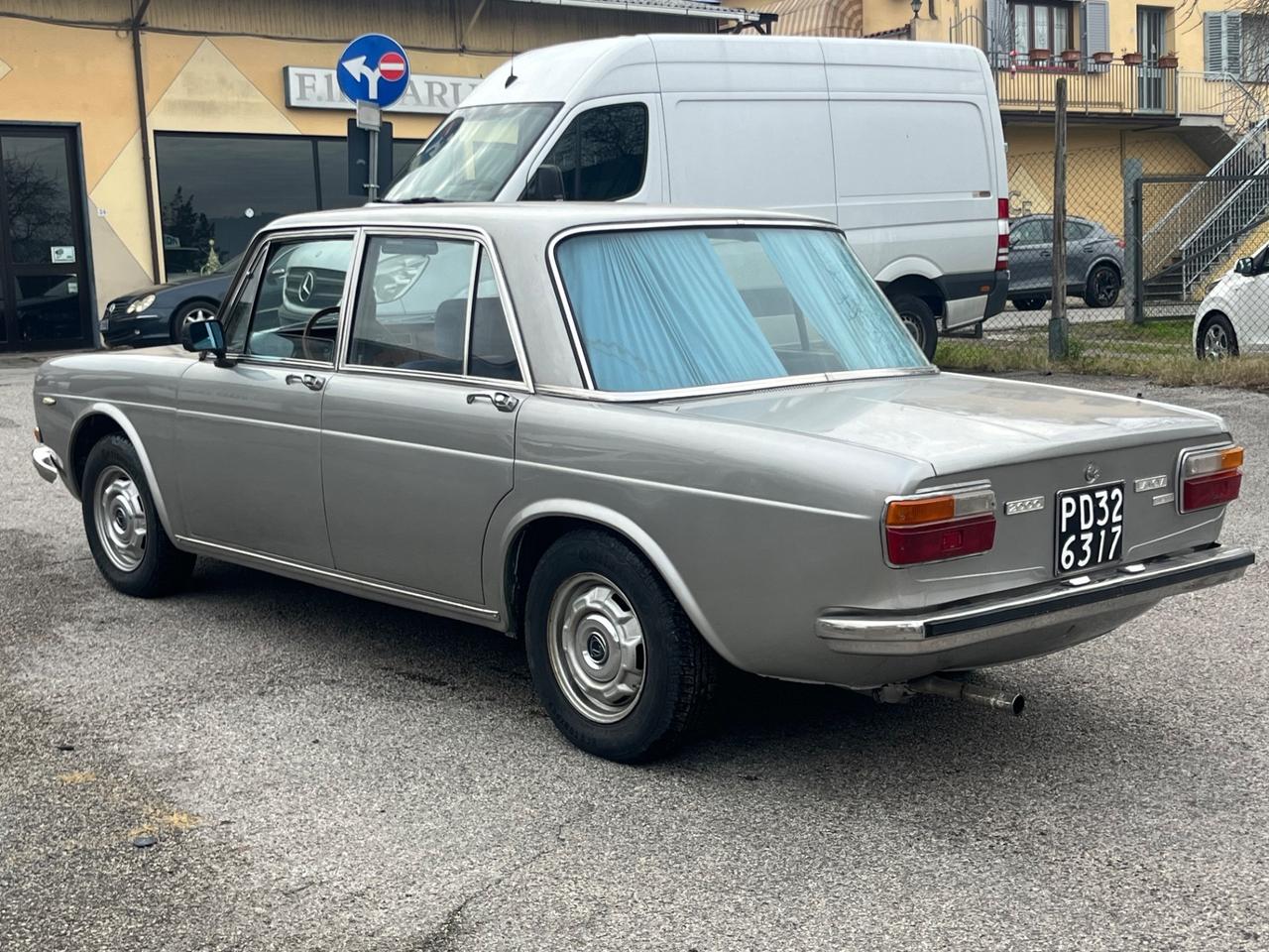 Lancia 2000 iniezione ( Flavia berlina )