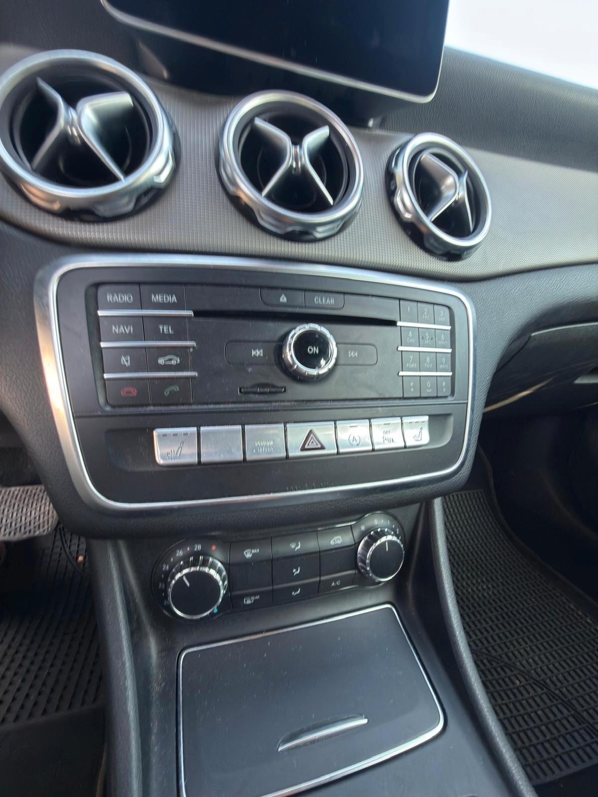 Mercedes-benz GLA 180 Premium