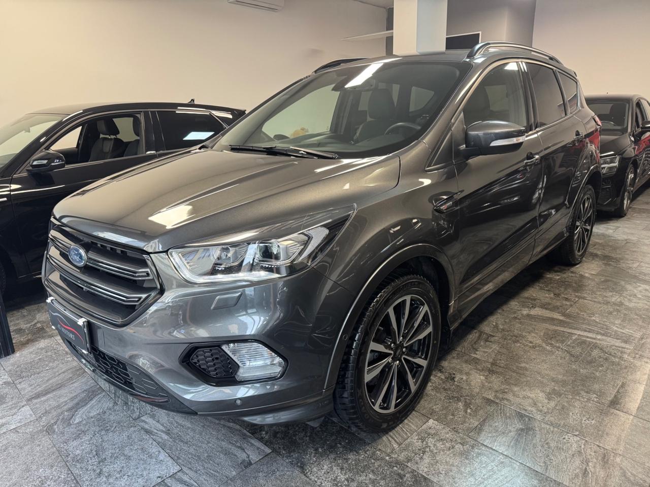 Ford Kuga 2.0 TDCI ST LINE DA VETRINA