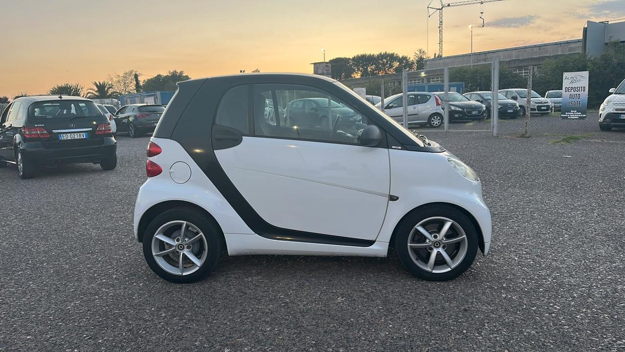 Smart ForTwo 1000 52 kW MHD coupé pure