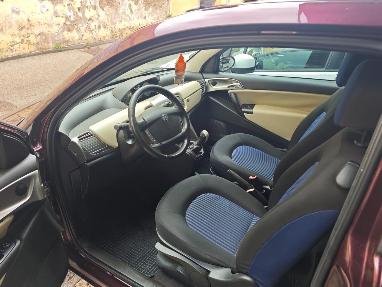 Lancia Ypsilon 1.3 MJT 90 CV Platino