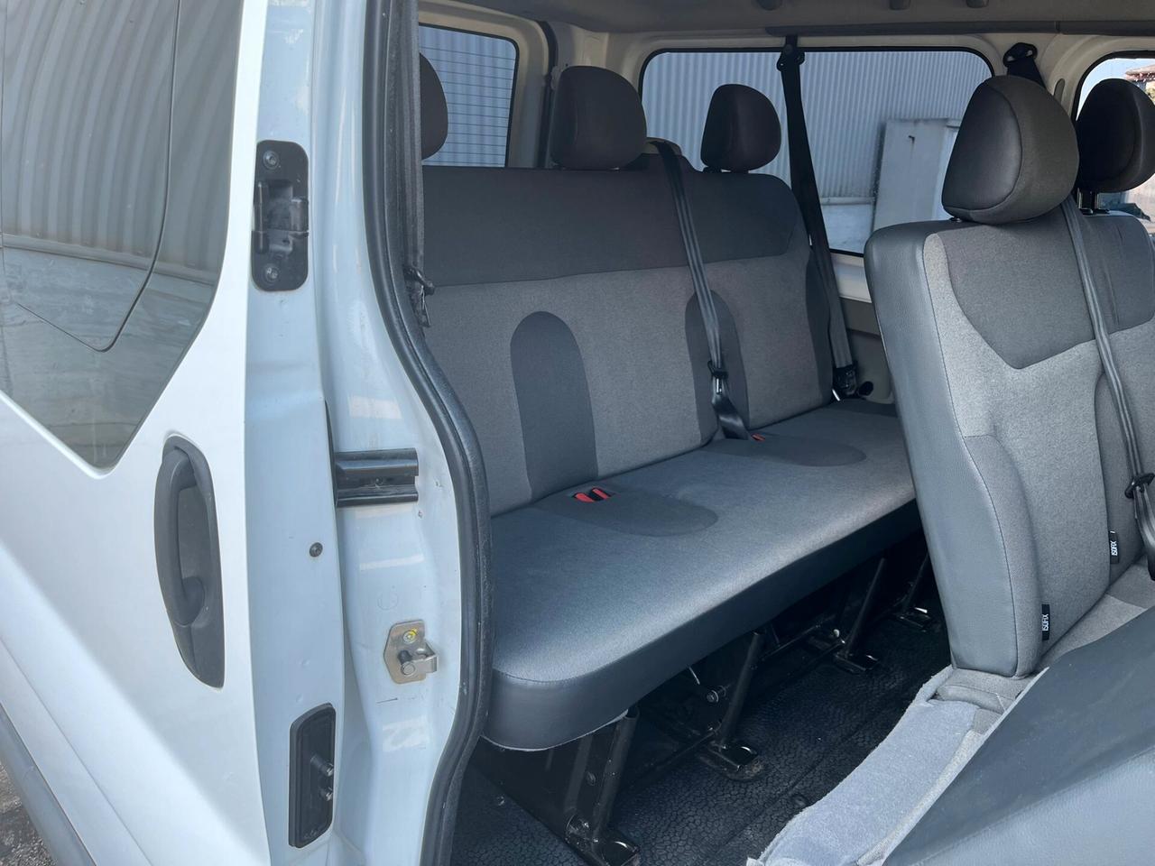 Renault Trafic T27 2.0 dCi/115 PC-TN Passenger Limousine DPF