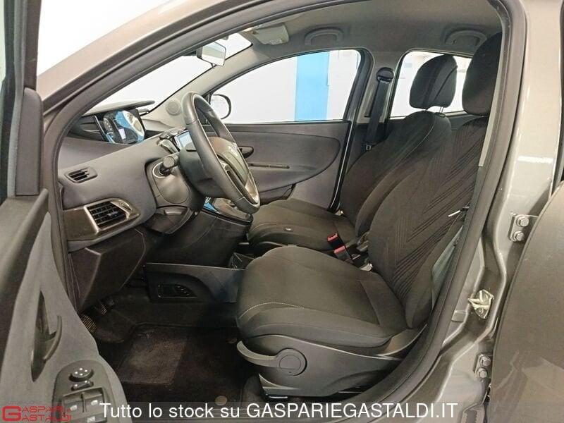 Lancia Ypsilon 1.0 FireFly 5 porte S&S Hybryd Gold