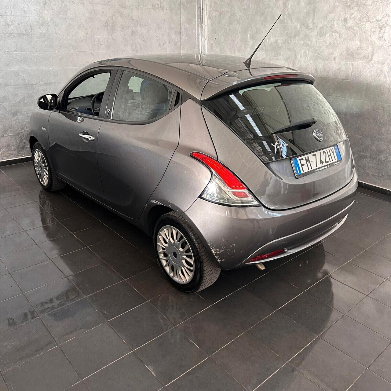 Lancia Ypsilon 1.2 69 CV 5 porte Silver