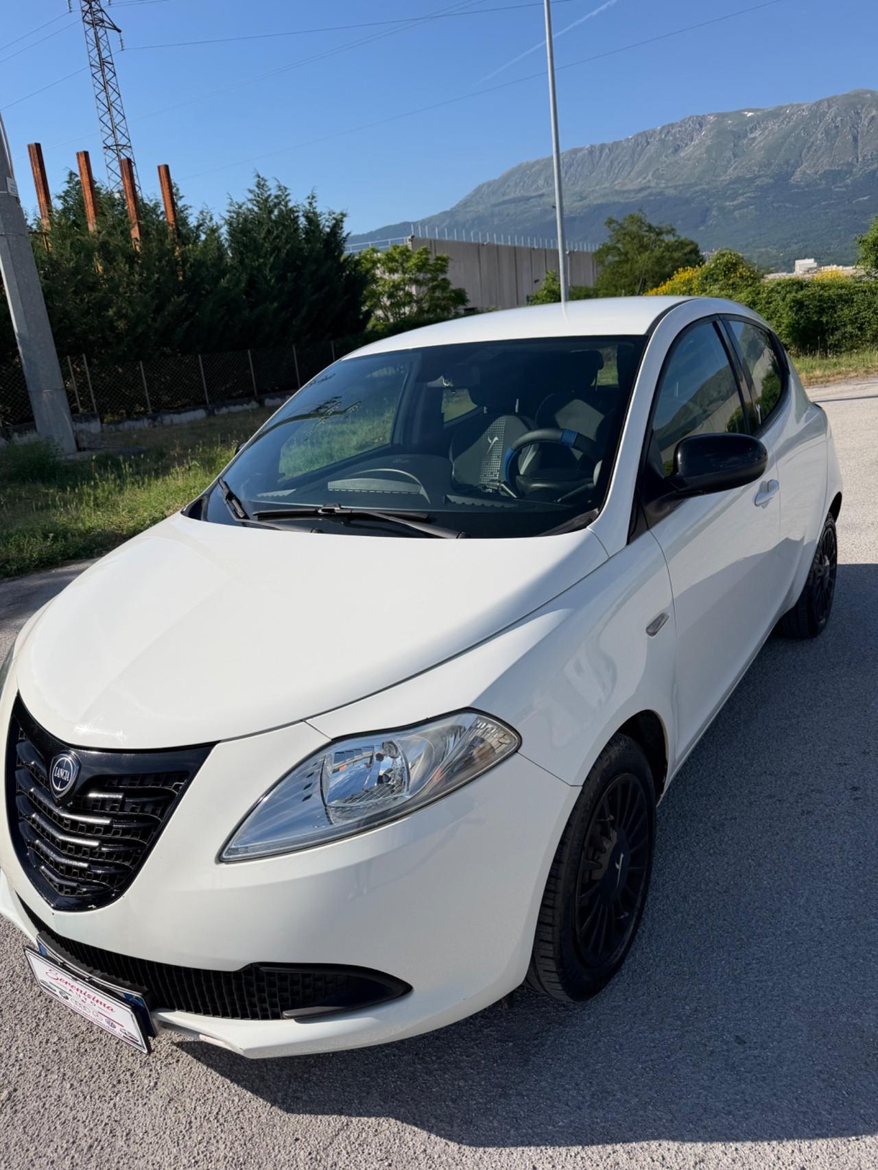 Lancia Ypsilon 1.2 69 CV 5 porte Silver