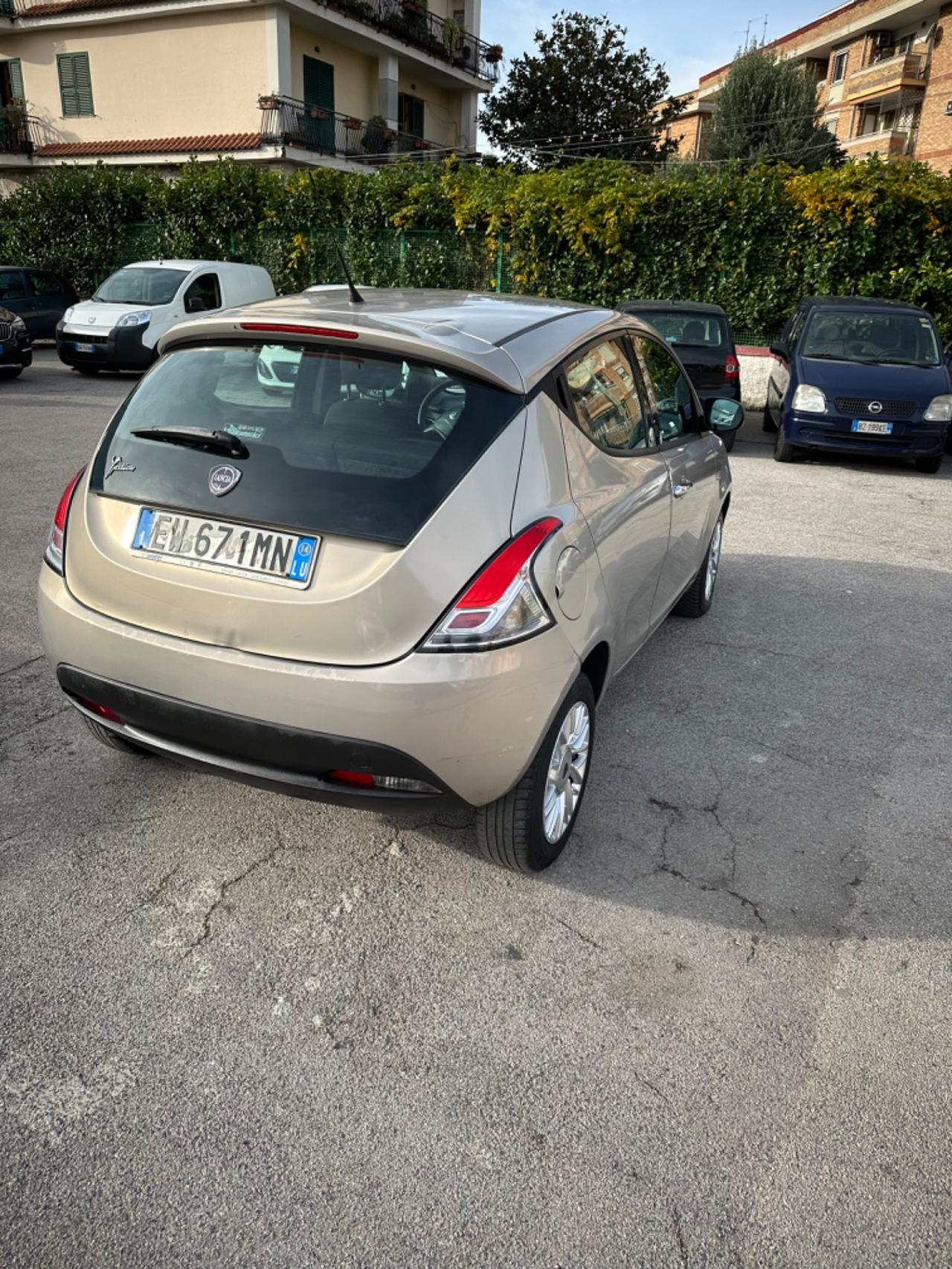 Lancia Ypsilon 0.9 TwinAir 85 CV 5 porte Metano Ecochic Gold