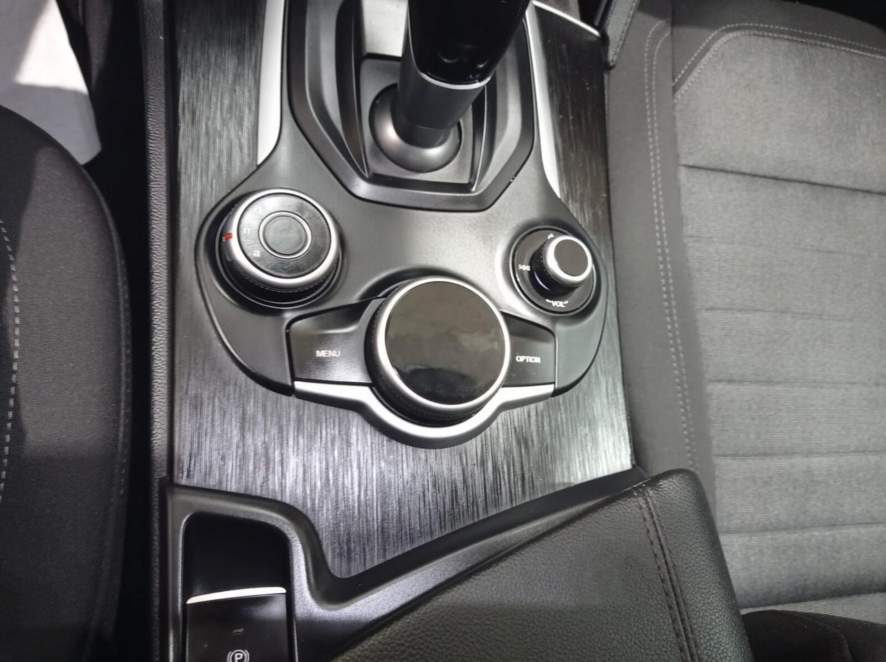 Alfa Romeo Stelvio 2.2 Turbodiesel 180 CV AT8 RWD Business