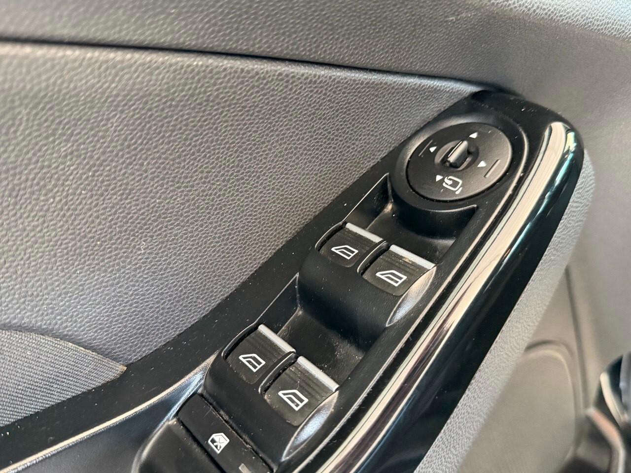 Ford Fiesta 1.5 TDCi 75CV 5 porte Black & White Edition