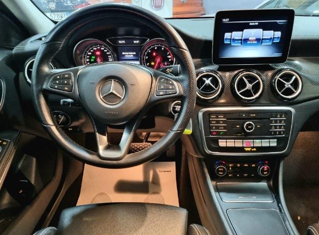 MERCEDES GLA 200 Premium