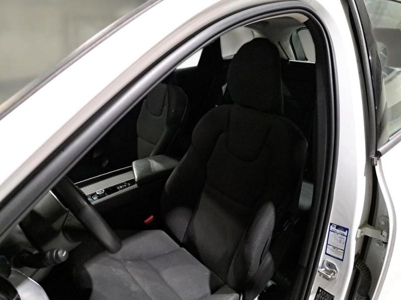 VOLVO XC60 B4 AUTOMATICO MOMENTUM SUV