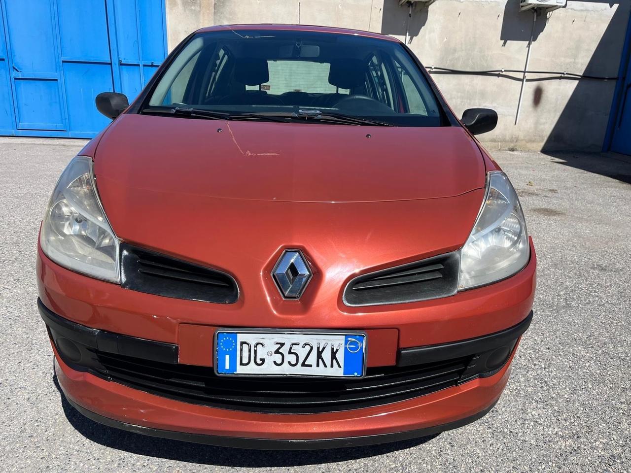 Renault clio 5P-1.2 benz - full -2007