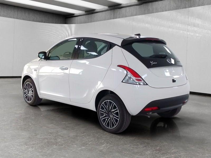 Lancia Ypsilon 1.0 firefly hybrid Gold s&s 70cv