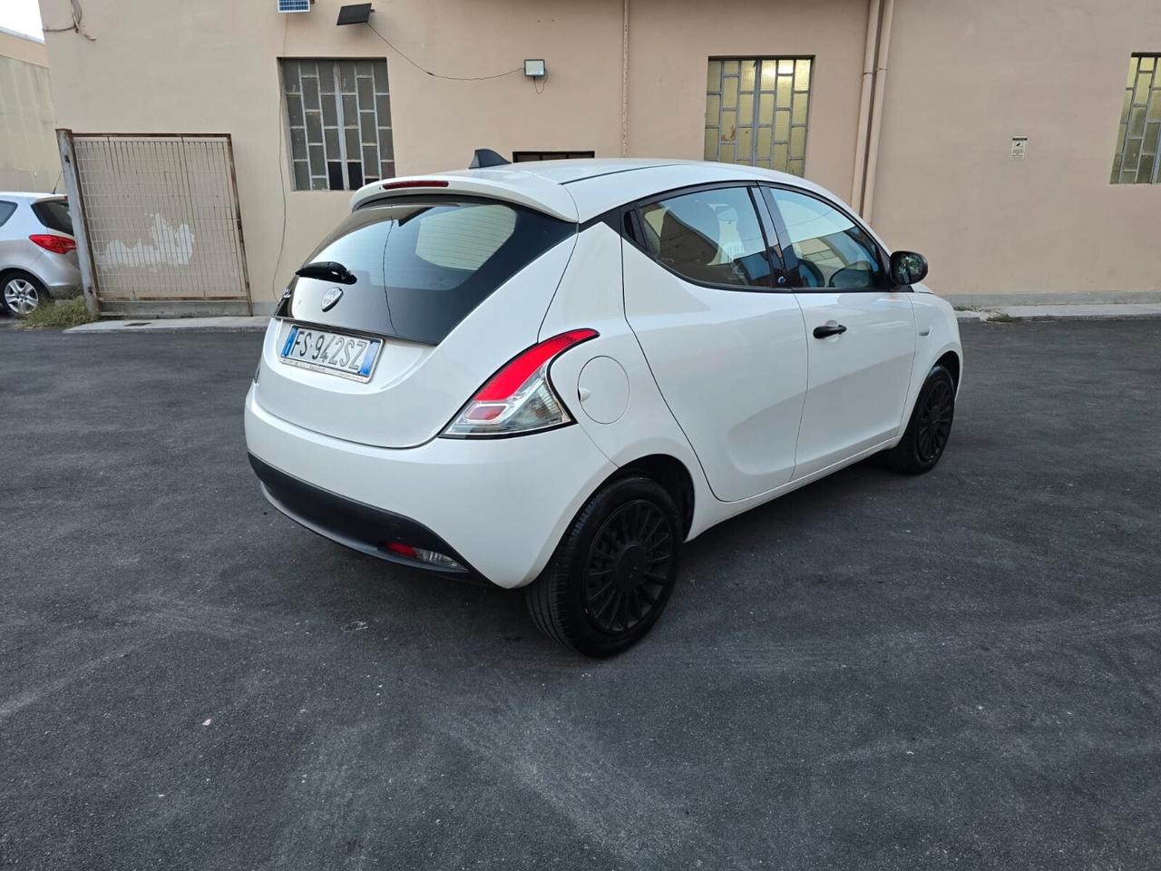 Lancia Ypsilon 1.2 69 CV 5 porte metano Ecochic Platinum