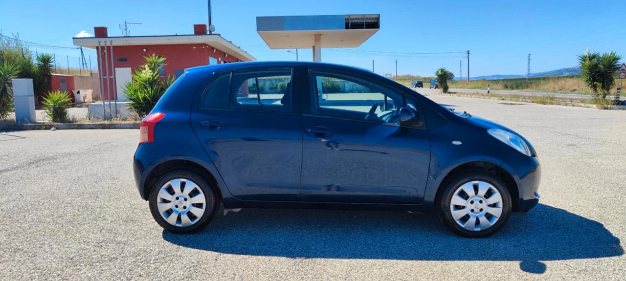 Toyota Yaris 2 serie SOL