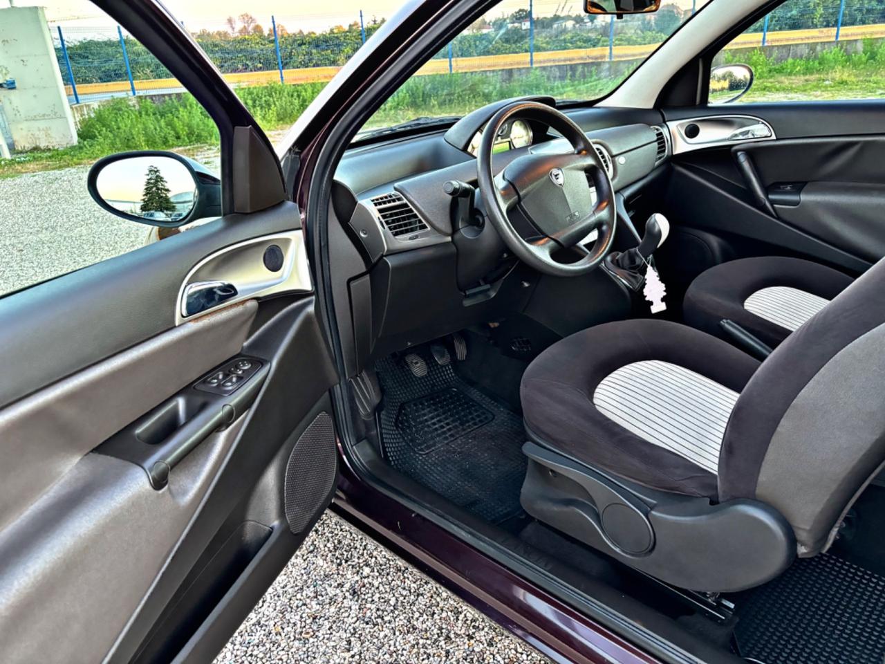 Lancia Ypsilon 1.3 MJT 90 CV Platino