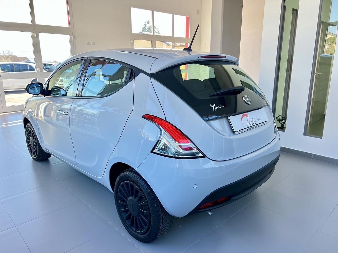 LANCIA YPSILON 1.0 FIREFLY HYBRID SILVER - 2021