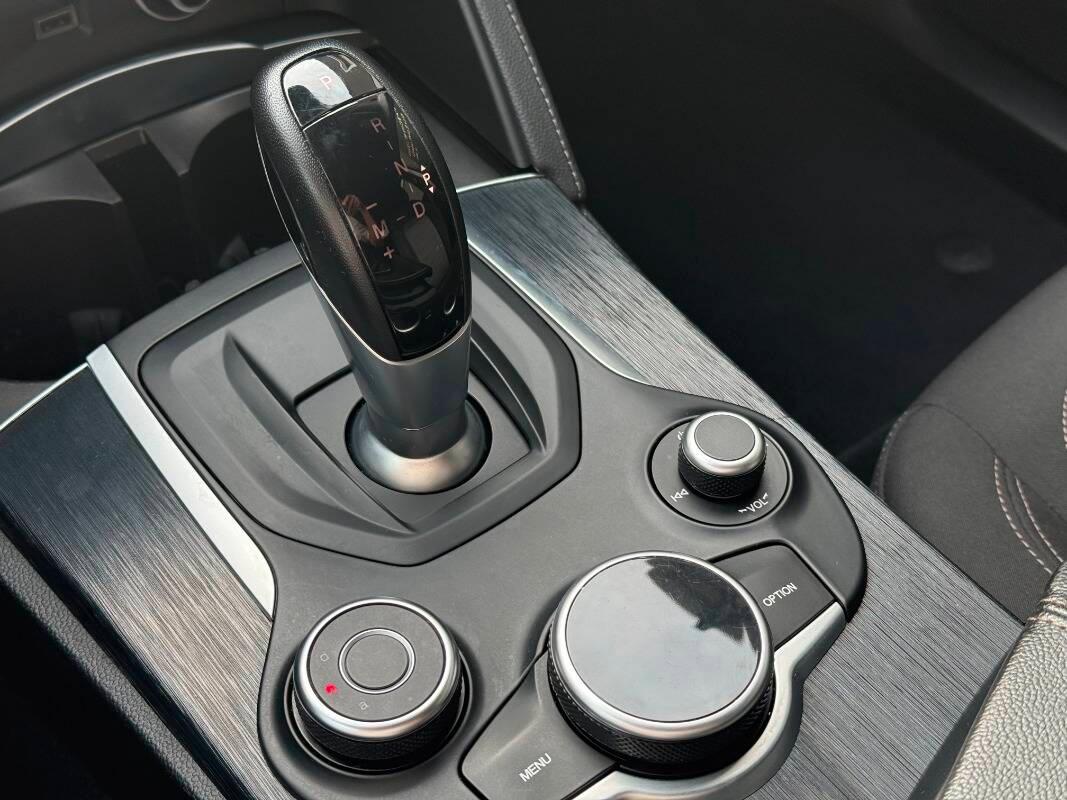 Alfa Romeo Stelvio 2.2 t Business rwd 160cv auto my19