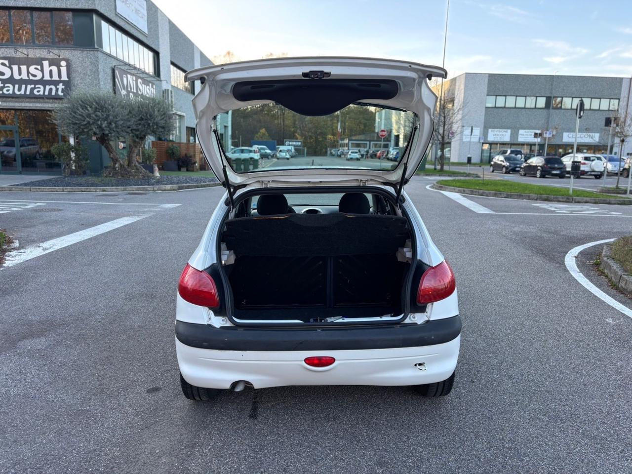 Peugeot 206 1.1 5p. XT