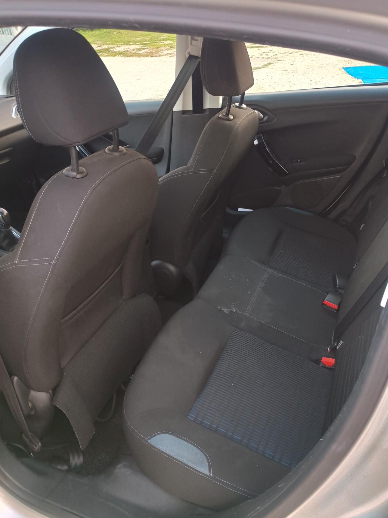 Peugeot 208 1.4 HDi 68 CV 5 porte Allure