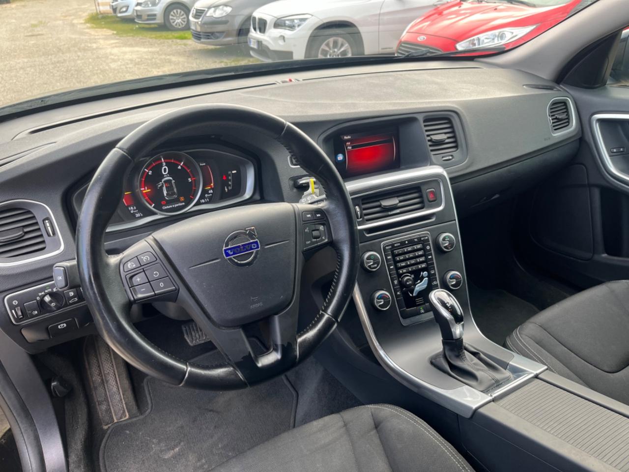Volvo V60 D3 Geartronic R-design 2018 2.0 DIESEL 108.000 KM