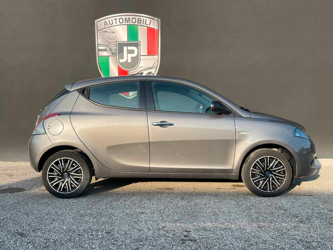 Lancia Ypsilon III 1.0 firefly hybrid Gold Plus s&s 70cv 5p.ti
