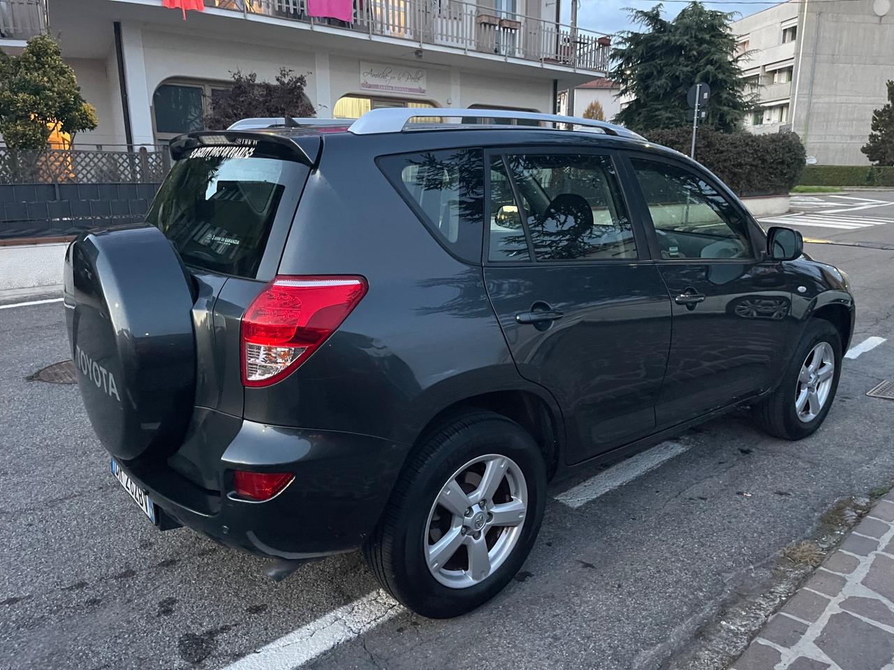 Toyota RAV 4 RAV4 2.0 Luxury